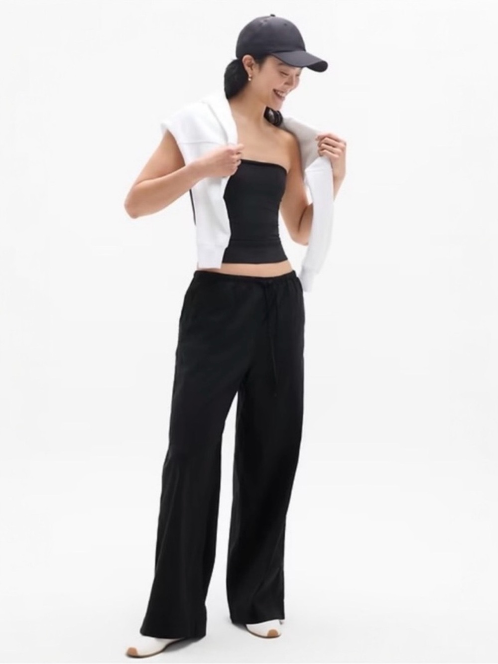 Athleta Paradise Straight Leg Cargo Pant in color Black Size Small